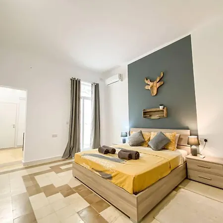 Crystal Waters 2 - Sliema Strand, Apartment Gzira